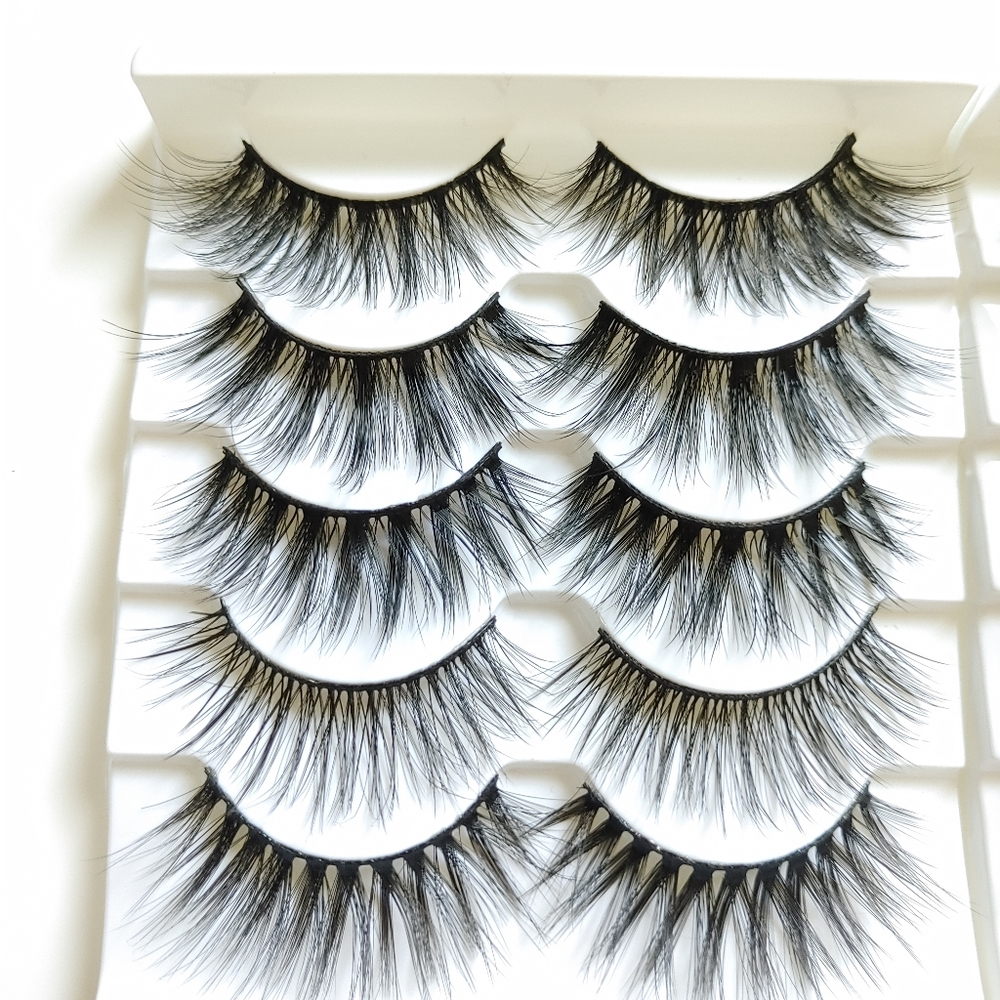 Lashes - Picture 5 of 6